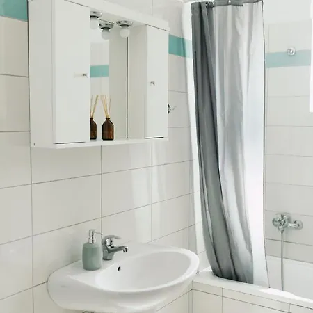 Grey House Apartment *