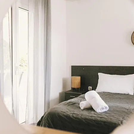 Grey House Apartment *