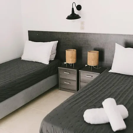 Grey House Apartment Chorafakia